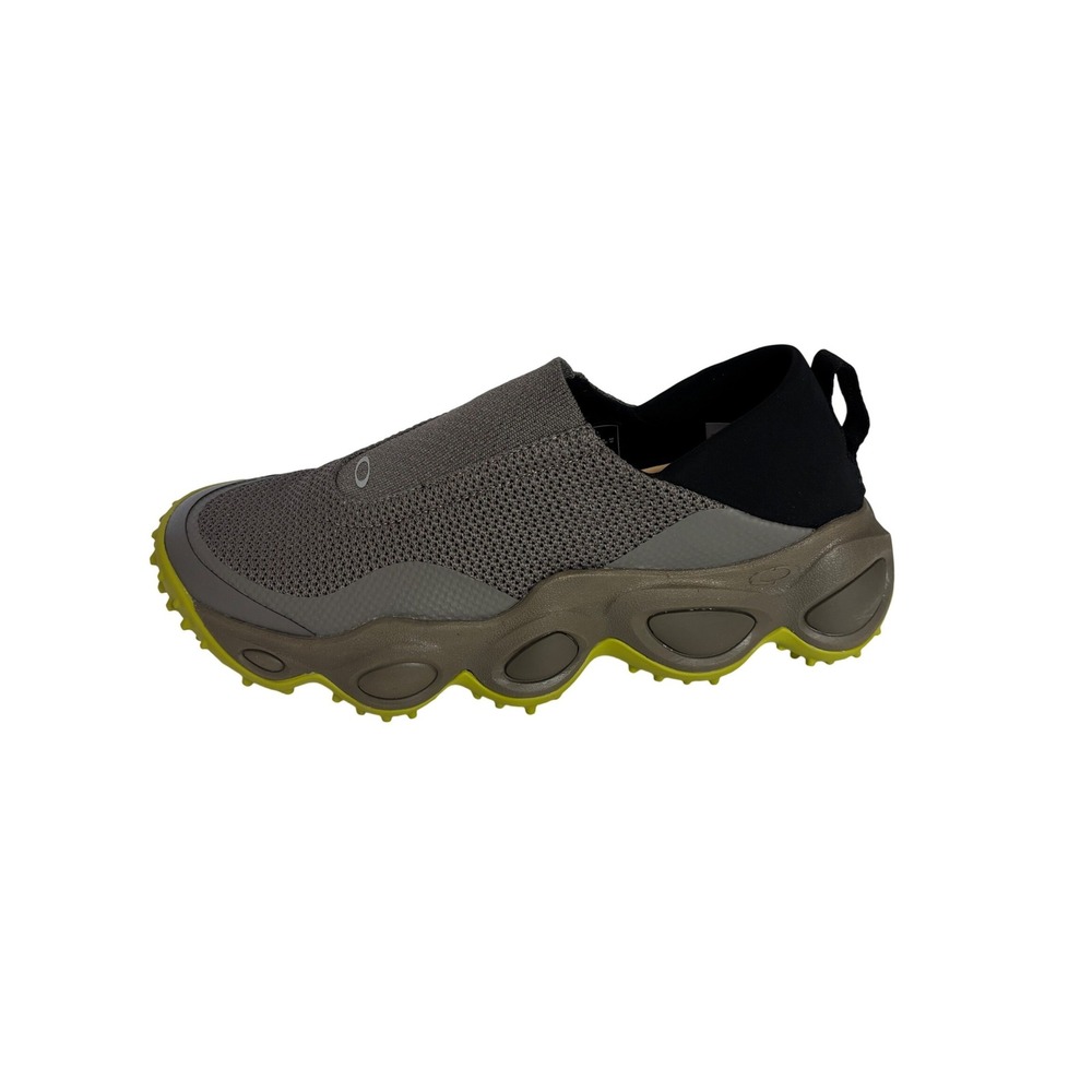 Oakley Factory Team Flesh Slip-On Sneakers Stone Grey Sulphur 10Mesh Mens Shoes